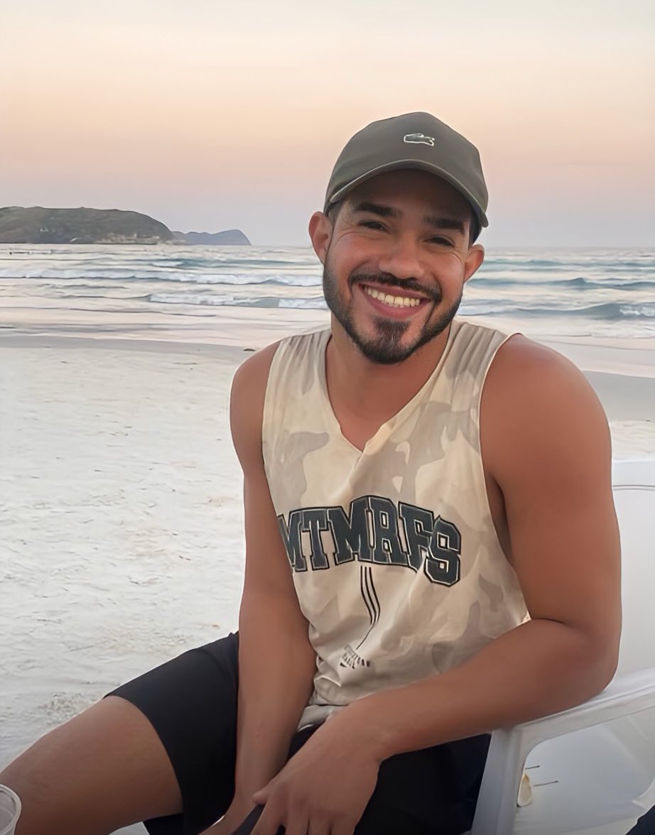 bia_fercondinny's tweet photo. Gui você foi um menino de ouro, você sorria pelo olhar, o melhor amigo e irmão que Deus poderia ter me dado, descansa em paz meu menino. Sua irmã te ama demais! 😭❤️‍🩹 https://t.co/TTbUH27goR