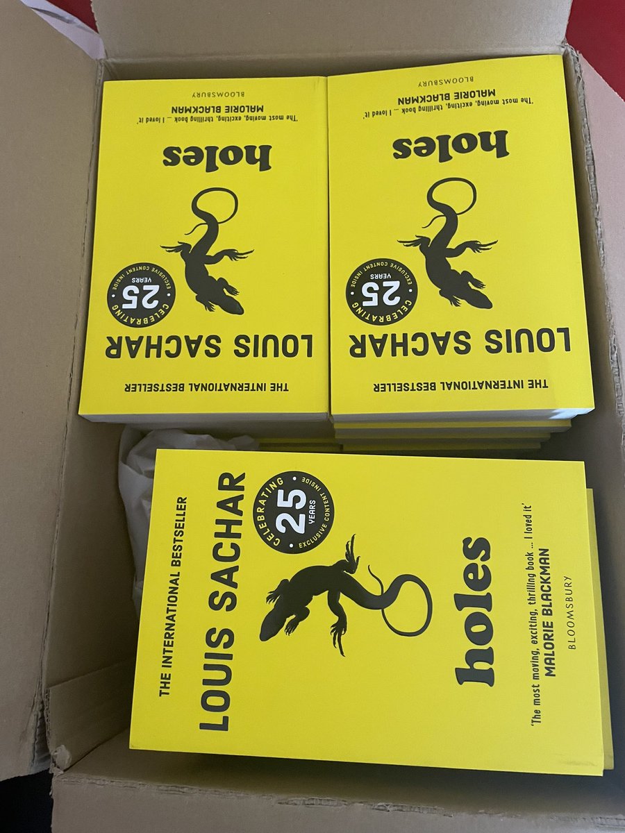 Olive_Headbands's tweet photo. A massive thank you to @ANewChapterBks for my order! I can’t wait to gift these to my class. 📚🦎🕳️🤗 https://t.co/noyC7KFUlN