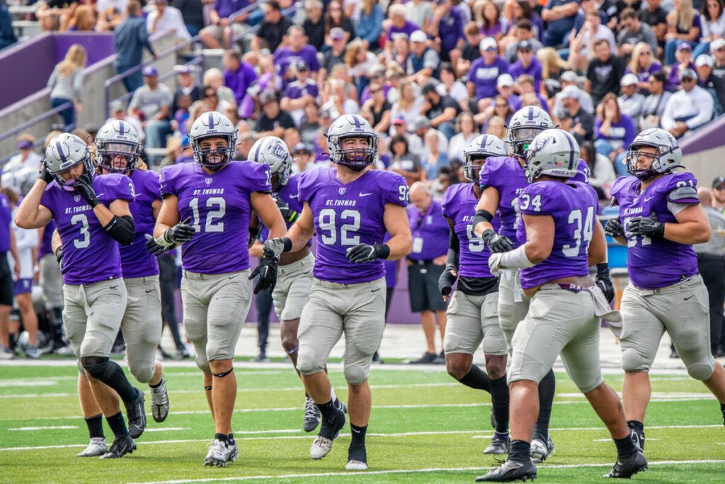 After a great conversation with <a href="/CoachTrot/">Regi Trotter</a>, I’m blessed to be offered by Saint Thomas! 
<a href="/UST_Football/">St. Thomas Football</a>