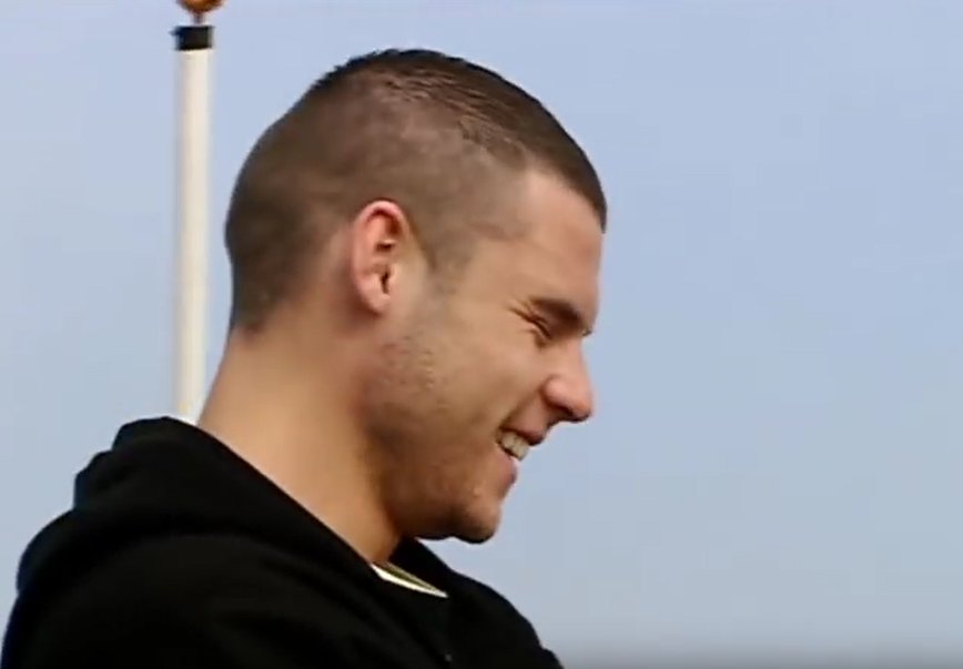 Susanne85688197's tweet photo. Buzzcut 🤨😘 #MillerMonday #AaronDingle #Robron https://t.co/axFARxRTEe