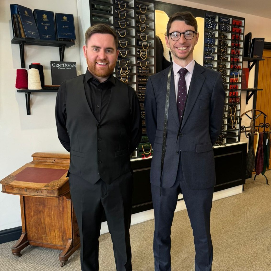 It is a pleasure to dress snooker star @JakJones147 🔴⚫️

Jak had a bespoke waistcoat and trousers made from <a href="/Dormeuil/">Dormeuil</a> noir / black natural stretch wool cloth and a couple of our bespoke stretch shirts to give him style and movement around the table. 

#Snooker