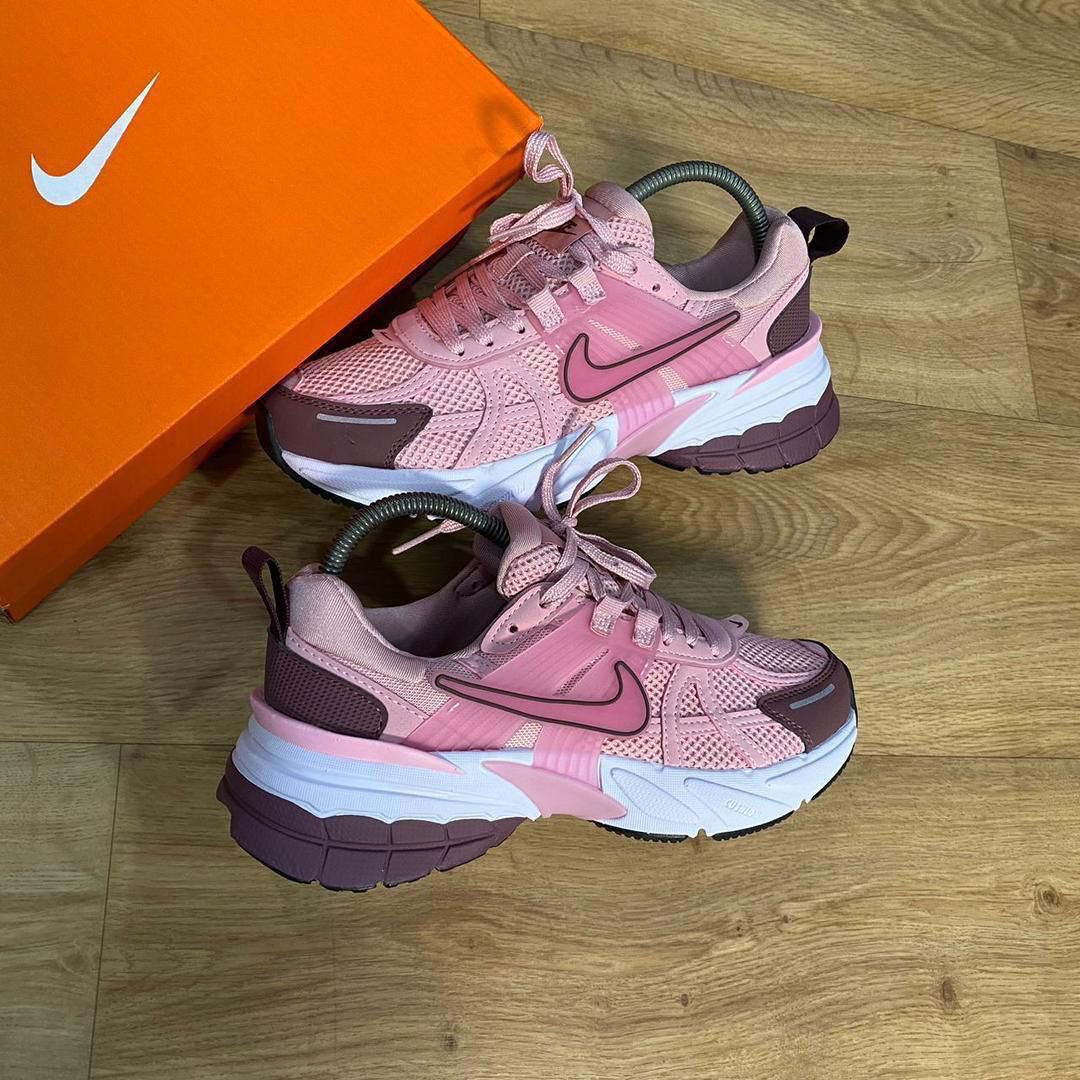 qeezhub's tweet photo. Available in size 38-41
Price: 48,000naira 
Location: Lagos and Osogbo https://t.co/dsGfMoh4xc