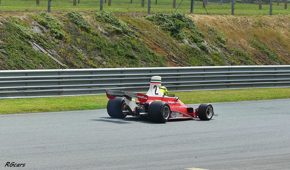 RGcars85's tweet photo. quel bonheur d'écouter et de voir ces Formula 1 tourner sur circuit #Sportetcollection #Formulaone https://t.co/Asvl4vOTsQ