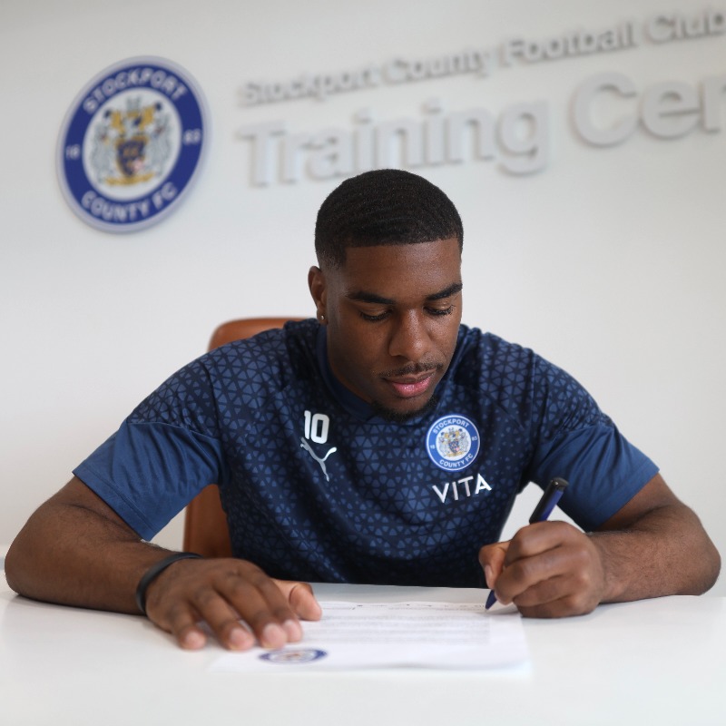 StockportCounty's tweet photo. ✍️ 𝗙𝗲𝘃𝘀 𝗰𝗵𝗲𝗰𝗸𝘀 𝗶𝗻...

We are delighted to announce that we have agreed terms for the transfer of the Colchester United winger, who joins us on a three-year-deal with the option of a further year.

Welcome to County, @jaydenfevrier7! 🔵⚪

#StockportCounty