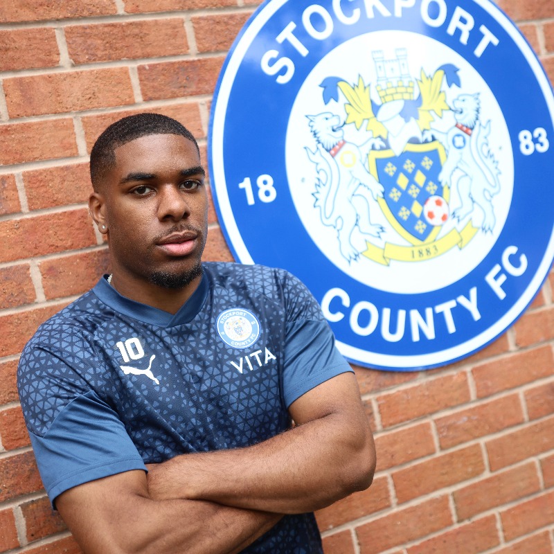 StockportCounty's tweet photo. ✍️ 𝗙𝗲𝘃𝘀 𝗰𝗵𝗲𝗰𝗸𝘀 𝗶𝗻...

We are delighted to announce that we have agreed terms for the transfer of the Colchester United winger, who joins us on a three-year-deal with the option of a further year.

Welcome to County, @jaydenfevrier7! 🔵⚪

#StockportCounty