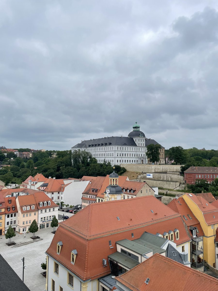 StadtRaum's tweet photo. Wir haben heute dem ev. Stadtpfarrer Patrick Hommel geholfen ein „Herz statt Hetze“-Banner an die Marienkirche zu hängen! Dabei waren u.a. Kristin Heiß und Eric Stehr. 
Eine tolle und klare Positionierung!
Geht zur Kommunal- und #Europawahl! https://t.co/wiEiWzxKy4