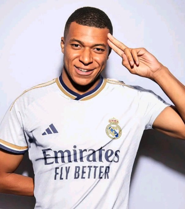 Jfurlanich's tweet photo. Se acabo la espera! Ahora si ya podemos hablar de lo que le aportara Mbappé al Real Madrid. Triunfará? Arrancará una nueva era en el mundo del futbol con su llegada? Cuanta expectativa!!! https://t.co/PedQ2LR9Od