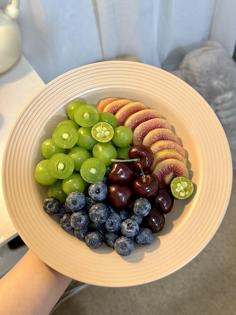 rezzaaditya076's tweet image. My favorite is fruit🥝🍇🫐🍒