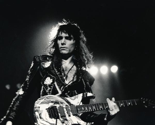 OuchYOMH's tweet image. Which Guitar player do you prefer?
#SteveVai or #JoeSatriani
#music #rock #songs #classicrock #hardrock #Retweet #guitar #bass #drums #singers #nowplaying