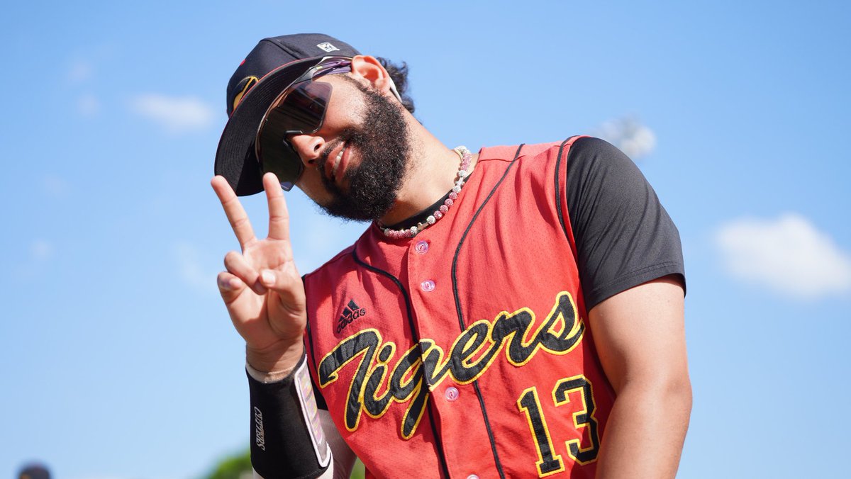 JoseVargass20's tweet photo. And with that being said, THANK YOU #gramfam it was a pleasure and enjoyed every minute at the G. #SwacChamps2024 #ElTrece13 #Suaveee🇩🇴
Out.✌🏻 https://t.co/4e5NDJlOdH