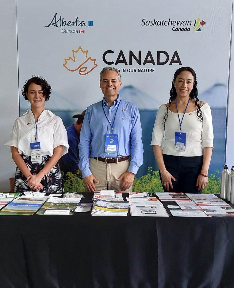 EmbCanMexico's tweet photo. Muy agradecidos con @ANFACA_SC  por una primera y exitosa participación canadiense explorando negocios con la industria mexicana de fabricantes de alimentos para animales.

¡Nos vemos el próximo año!
🇨🇦🤝🇲🇽 https://t.co/AJo36JOgHu