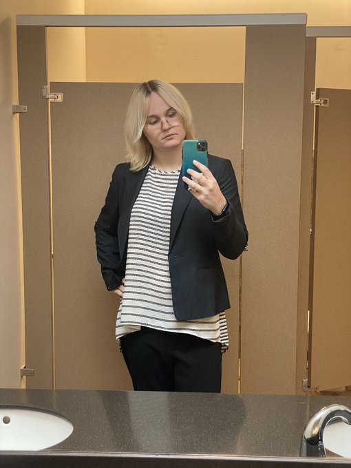 Look at my lawyer dawg, I&rsquo;m goin to jail 😭😭 https://t.co/tieN5TUVx5