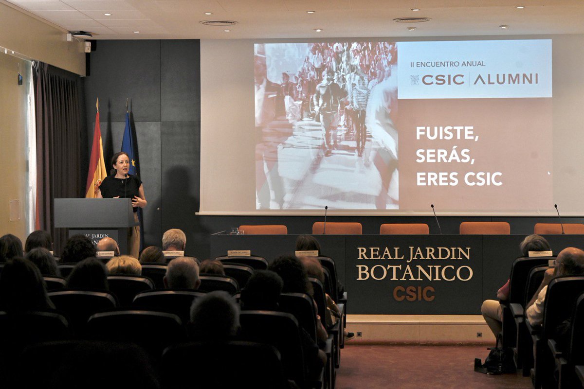 CSICdivulga's tweet image. El II Encuentro anual de #AlumniCSIC muestra el trabajo de profesionales de éxito formados en el CSIC. El evento, celebrado en el @RJBOTANICO, ha contado con especialistas en IA, innovación y ciencia espacial que actualmente trabajan fuera del CSIC 👉🏼 csic.es/es/actualidad-…