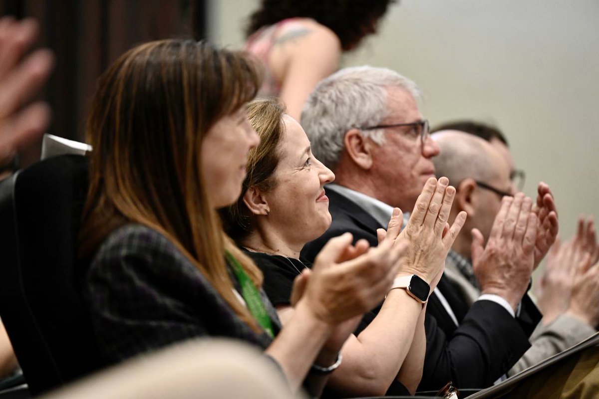 CSICdivulga's tweet image. El II Encuentro anual de #AlumniCSIC muestra el trabajo de profesionales de éxito formados en el CSIC. El evento, celebrado en el @RJBOTANICO, ha contado con especialistas en IA, innovación y ciencia espacial que actualmente trabajan fuera del CSIC 👉🏼 csic.es/es/actualidad-…