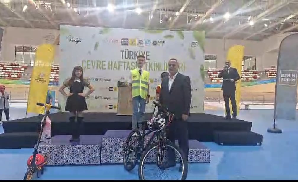 Konya Büyükşehir Belediyesi ve Konya İl MEM işbirliğinde düzenlenen "İklim değişikliği ve Sıfır Atık teması ile düzenlenen Yarışmada Resim kategorisinde İhsan Özkaşıkcı İlkokulu öğrencimiz Konya BİRİNCİSİ,Sıfır Atık İNOVASYON alanında ise öğrencimiz Konya İKİNCİSİ olmuştur.