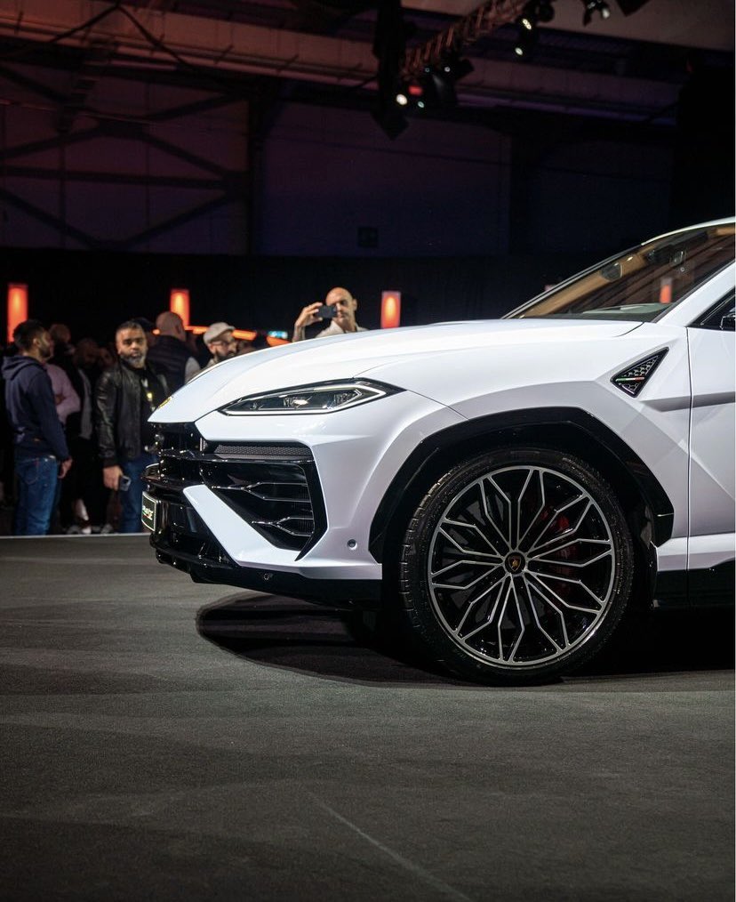 newotomobil's tweet photo. New Lamborghini Urus SE...
#lamborghini #urusse
#lamborghiniurusse
#lamborghiniurus2024
#urus2024 #newurus
#newlamborghiniurus https://t.co/XztFZFOk3d