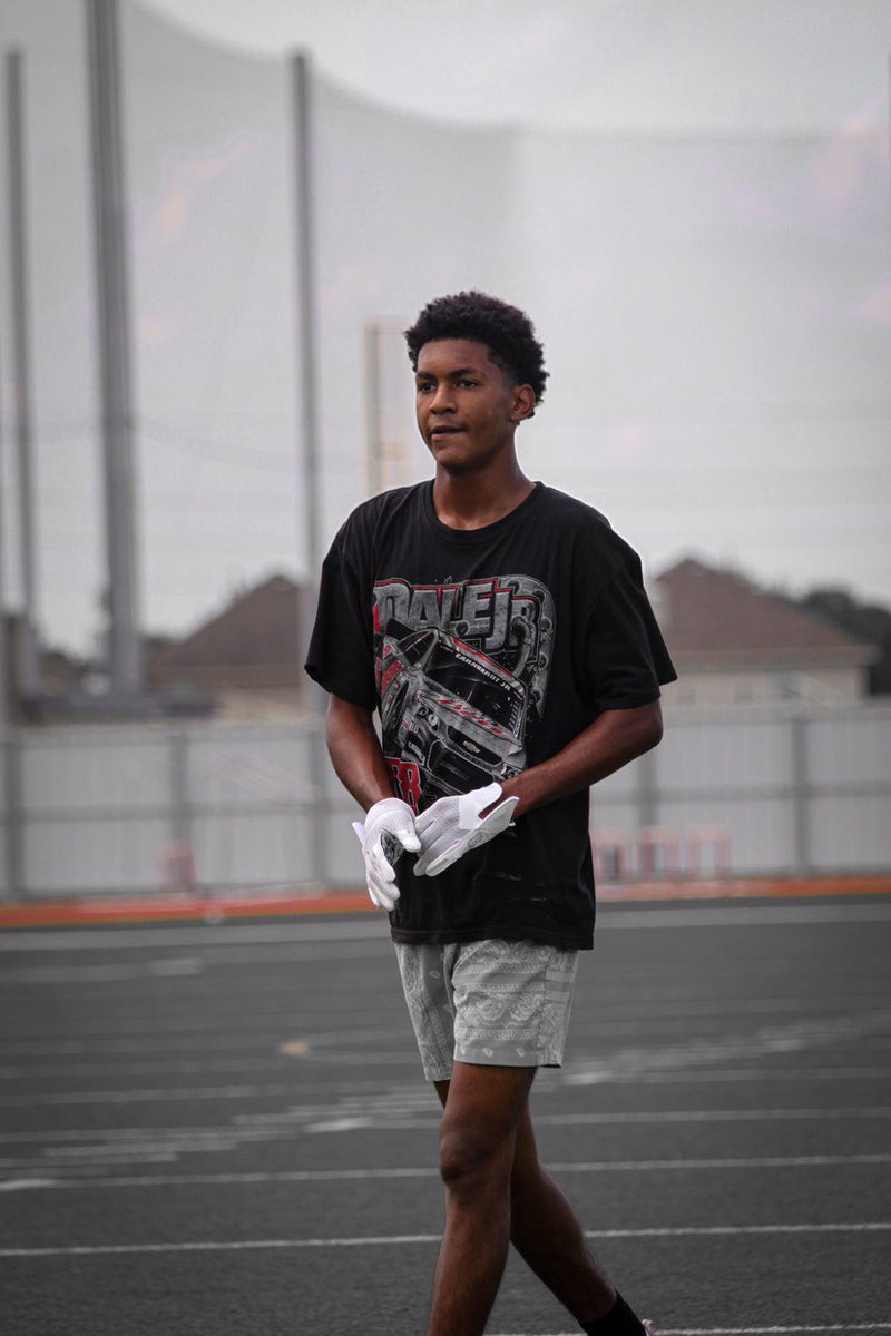 PROSPECT HIGHLIGHT: Co' 27 WR/ATH Kamar Chavez- Brown (<a href="/kamar1chavez/">Kamar Chavez-Brown</a>), 4A D2 Royal HS (Brookshire, Texas)

Kamar is a versatile athlete who can help tremendously on both sides of the ball. Already standing at 6'0, 165 lbs, Kamar will be dangerous by the time he is a senior. (1/6)