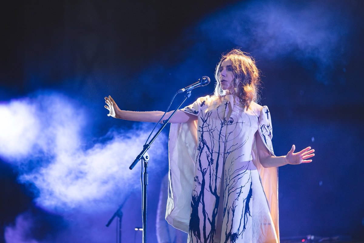 PJ Harvey Pays Steve Albini Tribute at Primavera: ‘He Should Have Been Here’ More: rollingstone.com/music/music-ne…