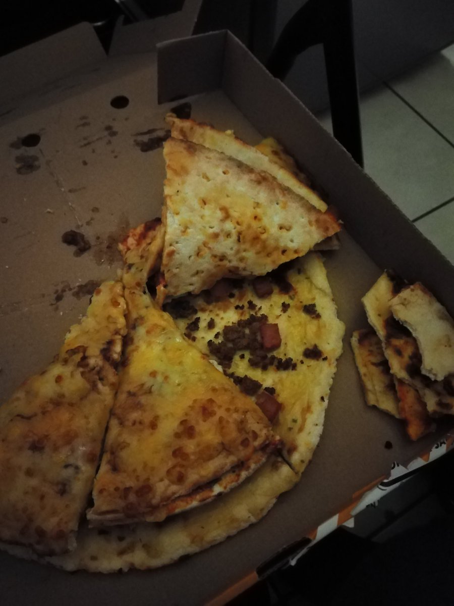 QwabeTW's tweet photo. @DebonairsPizza Newtown junction Debonairs ke masepa straight. Ke eng ntho ena? https://t.co/8dGGsEd8xl