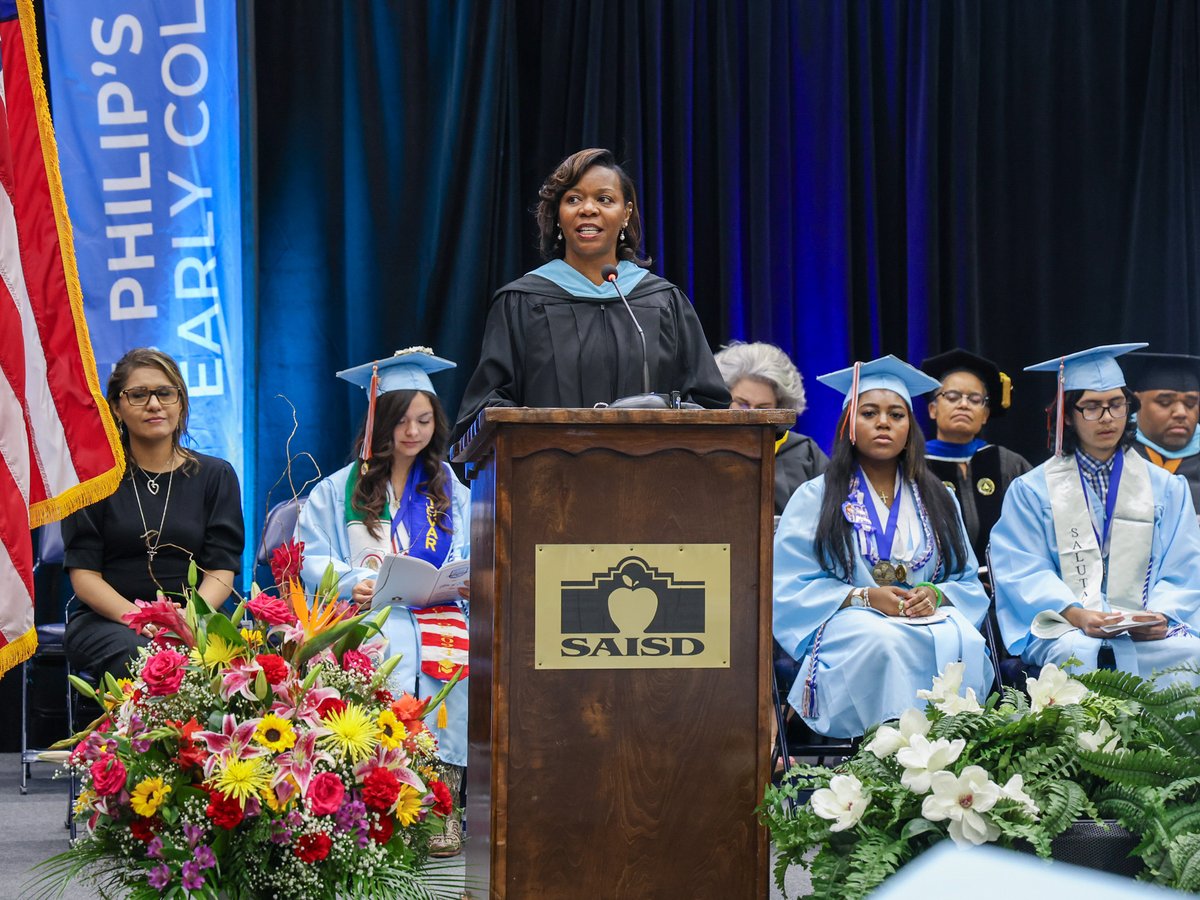 SAISD's tweet photo. Congratulations to our @SAISDStPhilips graduates who walked the stage yesterday at the Alamo Convocation Center!
¡Felicidades a nuestros graduados de St. Philip's ECHS que cruzaron el escenario ayer en el Alamo Convocation Center!
#SAISDFamilia #SAISDGraduation #Classof2024 https://t.co/eooUivZJ5b