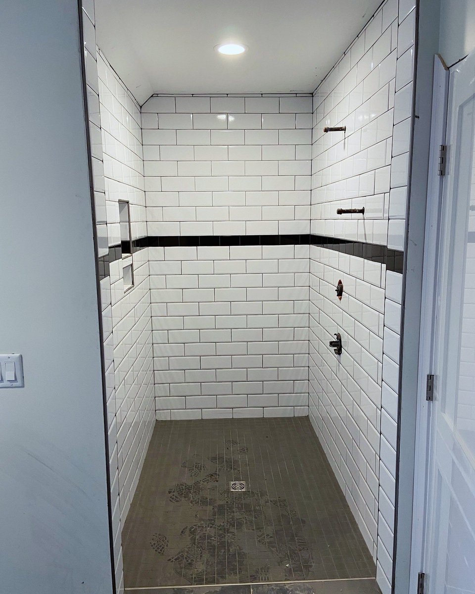 crest_solutions's tweet photo. Walk-Shower 📈 https://t.co/PFhbfXglMr