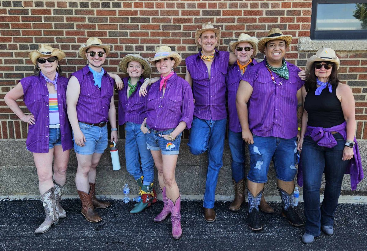 2ndCityOutlaws's tweet photo. It turned out to be a beautiful day for the Evanston Pride Youth Car Parade! UNIFORMS PROVIDED BY @alcalas_western #countrydancing #linedancing #GayCowboys #Country #SocialDancing #GoodVibes #YallMeansAll #LGBTQIA #LGBTQ #CountryDance #QueerCountryDance #Inclusive #AllAreWelcome https://t.co/1xWaAvxPYi