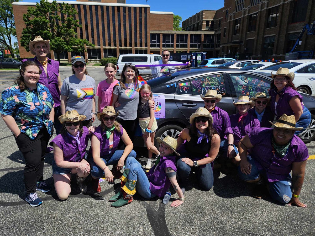 2ndCityOutlaws's tweet photo. It turned out to be a beautiful day for the Evanston Pride Youth Car Parade! UNIFORMS PROVIDED BY @alcalas_western #countrydancing #linedancing #GayCowboys #Country #SocialDancing #GoodVibes #YallMeansAll #LGBTQIA #LGBTQ #CountryDance #QueerCountryDance #Inclusive #AllAreWelcome https://t.co/1xWaAvxPYi
