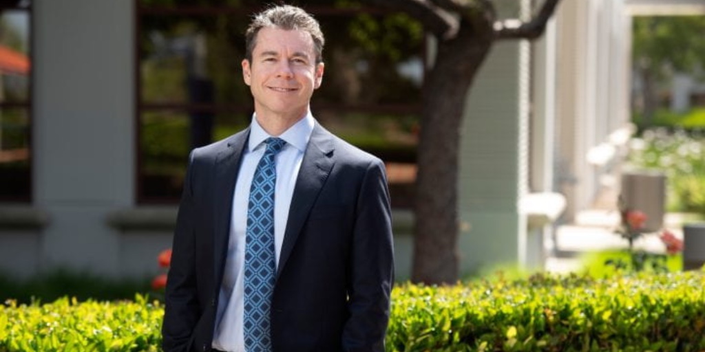 "Get the Funk Out" <a href="/kuciFM/">KUCI</a> host @Momz_Rock welcomes <a href="/UCIrvine/">UC Irvine</a> psych sci Prof <a href="/JasonSchiffman2/">Jason Schiffman</a>, who discusses increasing awareness of mental health challenges, decreasing associated stigma &amp; taking care of ourselves, each other &amp; mental health care workers. tinyurl.com/SchiffmanLive