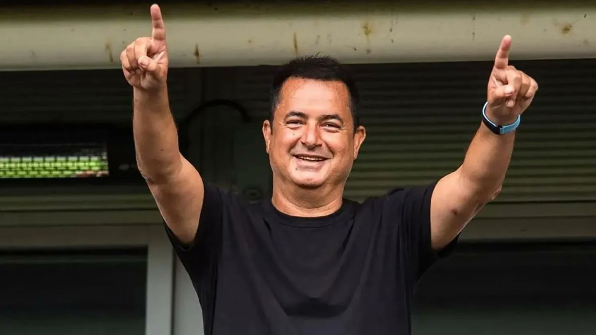 🎙️"Aziz Yıldırım'ın 'Adnan Hocacı' suçlaması için ne diyeceksin?"  

Acun Ilıcalı: "Çok üzücü! Aziz Yıldırım, Fenerbahçe'ye başkanlığı çok istiyor olabilir. Seçimde hezimetle ayrıldı, içinde bir şey yaşıyorlar olabilir. Ancak başkan olabilmek için bir Fenerbahçeliyi karalamak