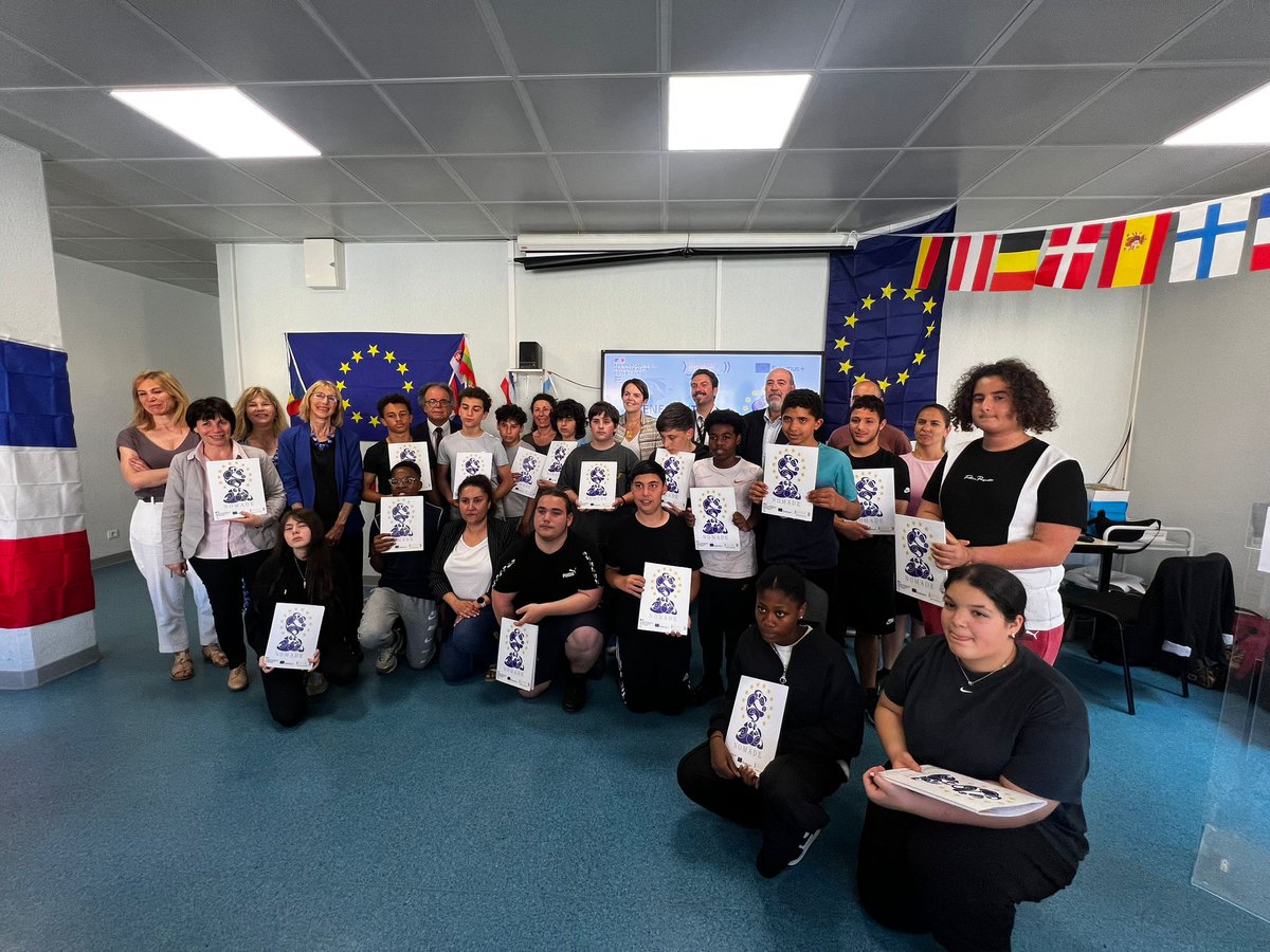 DRAREIC_PACA's tweet photo. Le 1er événement de valorisation du Projet @ErasmusplusFR  #NOMADE a eu lieu ce lundi 3 juin au Collège @Maurice Jaubert (Nice), avec la participation du @Collège Saint Exupéry (Saint-Laurent-du-Var). La rectrice @natachachicot a remis les Europass aux élèves. @academienice https://t.co/bqhursxqnr