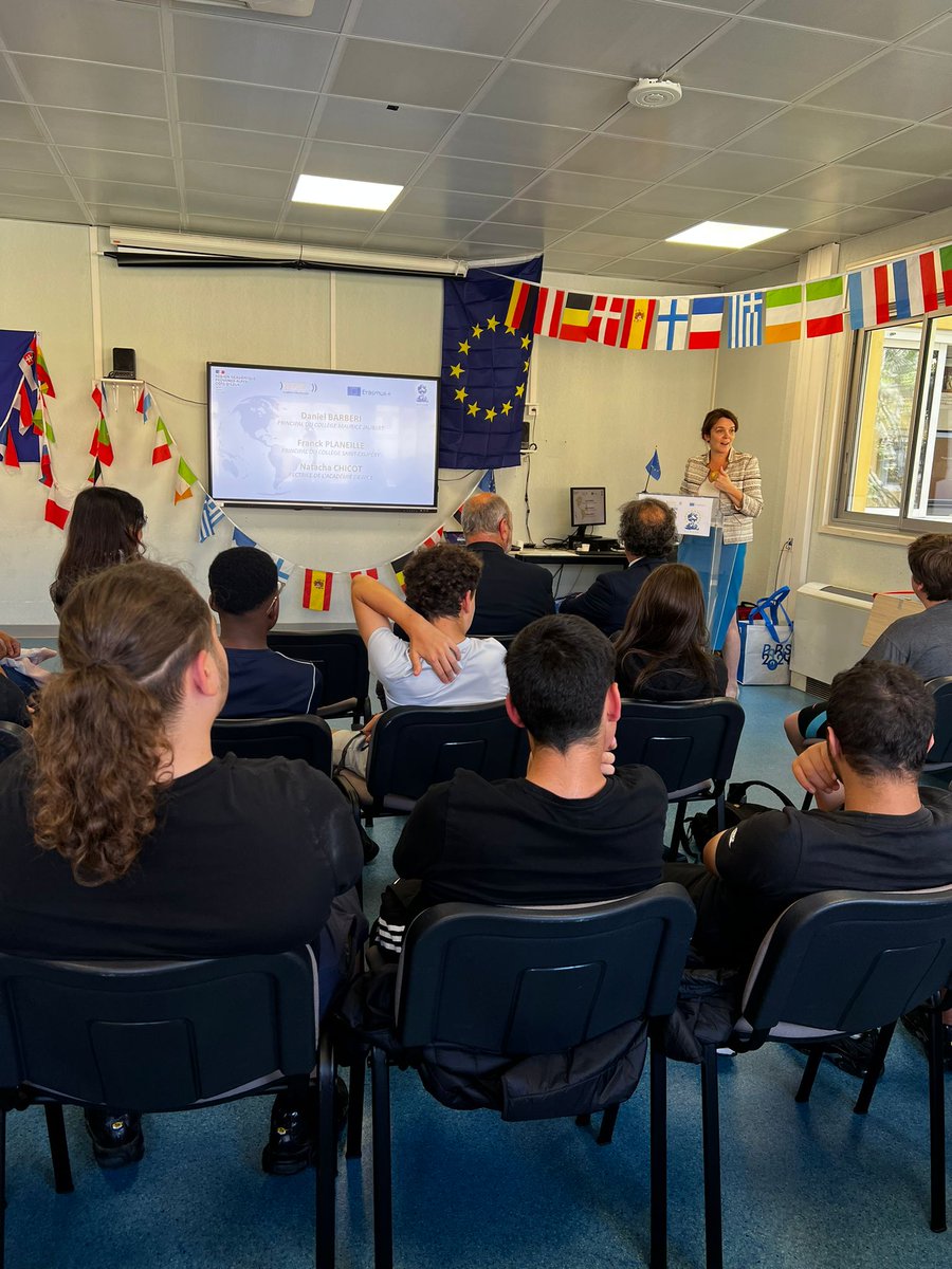 DRAREIC_PACA's tweet photo. Le 1er événement de valorisation du Projet @ErasmusplusFR  #NOMADE a eu lieu ce lundi 3 juin au Collège @Maurice Jaubert (Nice), avec la participation du @Collège Saint Exupéry (Saint-Laurent-du-Var). La rectrice @natachachicot a remis les Europass aux élèves. @academienice https://t.co/bqhursxqnr
