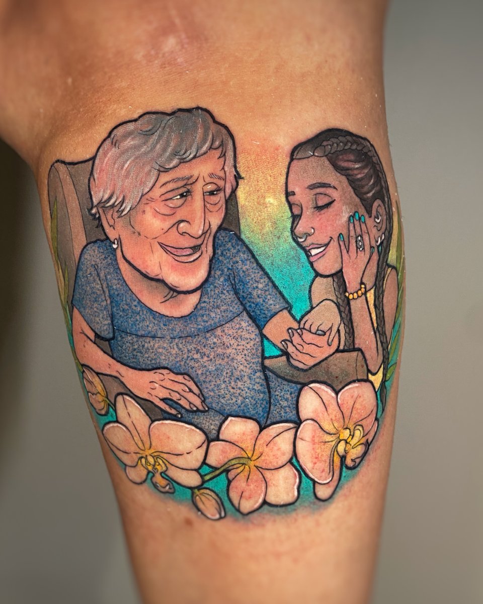 annamunin's tweet photo. Homenaje de @judiii46 a su abuela con un diseño inspirado en la película "Coco" de Disney
Me parece una manera supertierna de recordar a aquellos que ja no están 🖤
Desliza para ver la unión entre las dos referencias. 

Hecho en @mokkitattoostudio

#disney #disneytattoo https://t.co/RUexejnWnI