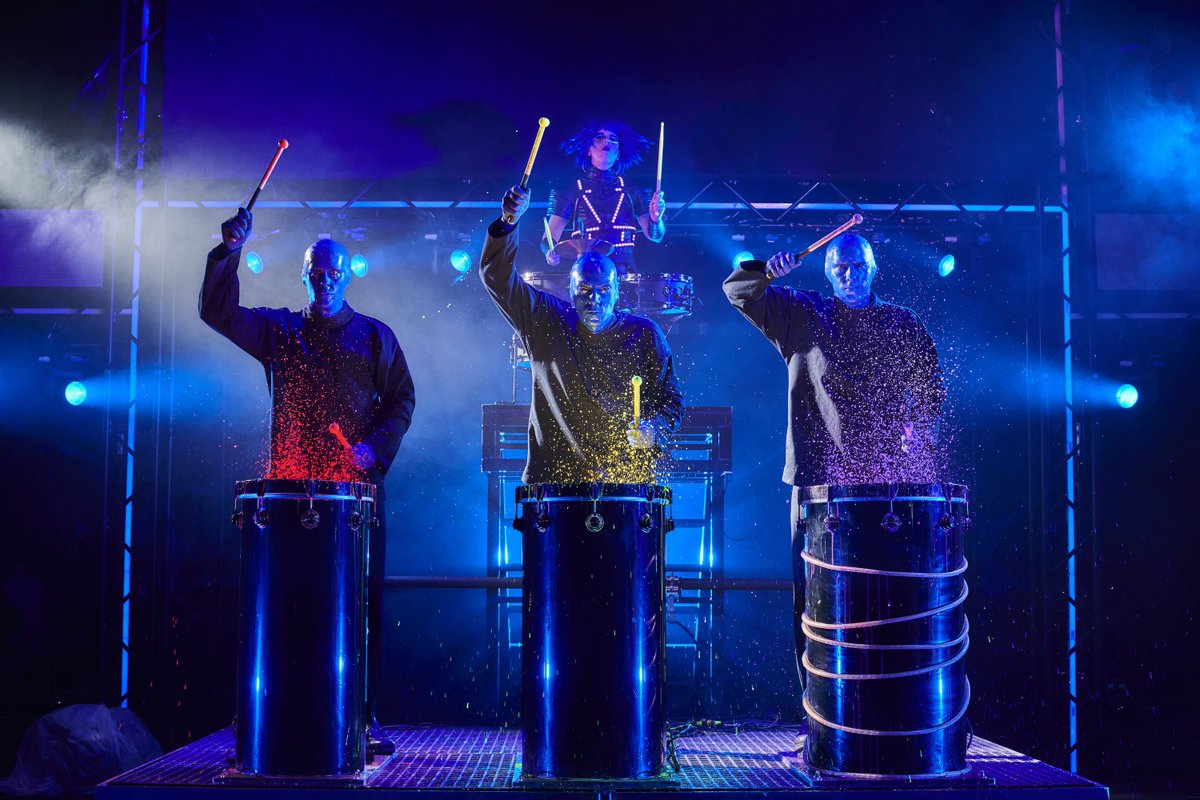 RevistaExt's tweet image. En #BluevolutionWorldTour de @bluemangroup, el público disfrutará, reirá y se divertirá mientras 3 personajes exploran el mundo, descubren música, comedia y sorpresas en cada acto
