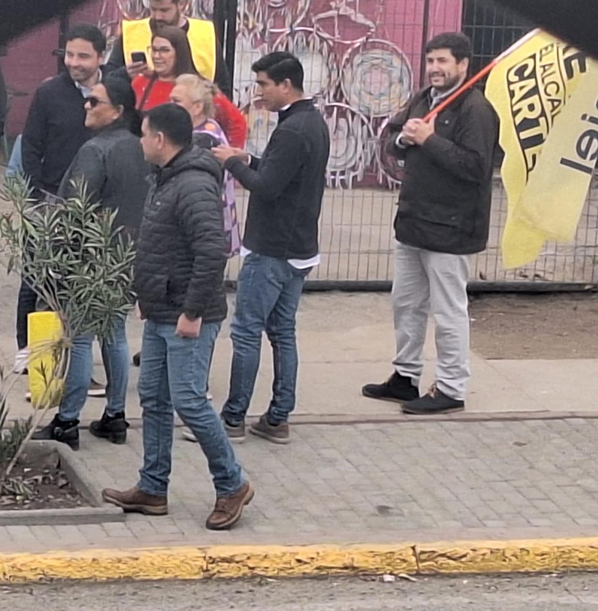 <a href="/cgajardop/">Carlos Gajardo Pinto</a> <a href="/ciper/">CIPER Chile</a> <a href="/ElCiudadano_Mx/">El Ciudadano MX</a> <a href="/Contraloriacl/">Contraloría</a> ¿ Está bien, que el alcalde Rodolfo Carter, estando de vacaciones esté haciendo campaña con Funcionarios municipales y funcionarios de protección PPI?..No son recursos públicos?..gracias al que me lo aclare