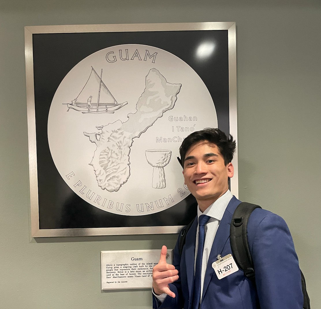 umnmedschool's tweet photo. Meet Kai Akimoto: a Duluth medical student who is part of a national team of researchers working to disaggregate health data to better represent Native Hawaiian and Other Pacific Islanders.

Read more: https://t.co/nRTRcpG5gX.

#MedicalStudent | #UMNproud | #NHOPI https://t.co/Run5MmWNcx