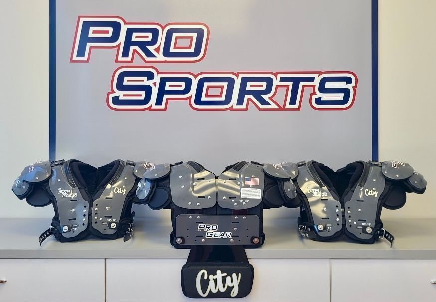 ProSports_Pads's tweet photo. #ProSportsCustoms for the #Pirates in Winfield, Alabama!🏴‍☠️

Mike Nelson (@ProGearNellie) at @BakersSports set them up with the #BestInTheBusiness!

@winpiratetales

#KnowTheLogo #MadeInTheUSA #HighSchoolFootball #FootballSeason #SportingGoods #FootballEquipment #ShoulderPad #City https://t.co/XItXzI44Yf