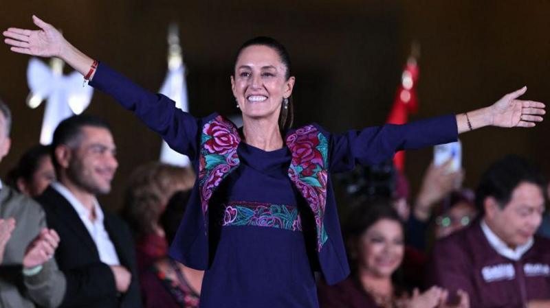 edithjglugo's tweet photo. La Victoria de la primera mujer como presidenta deMèxico, regocija al sector mujer. Combativas, guerreras, luchadoras e intelectuales ;virtudes  que garantizan el gran  compromiso con las grandes mayorías del pueblo. 
La Revolución Bolivariana,feminista en esencia se  congratula. https://t.co/aXxuLO0YuK