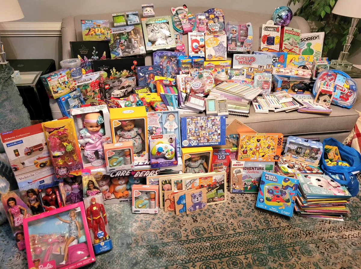AbbysArmyNC's tweet photo. An Abby's Army donation this morning to @brennerhospital ! Happy to be bringing a carload of toys, art supplies, games, and fun to some deserving kids!💜
#noonefightsalone🎗 
#bethegoodintheworld https://t.co/Htb8ATzKeQ