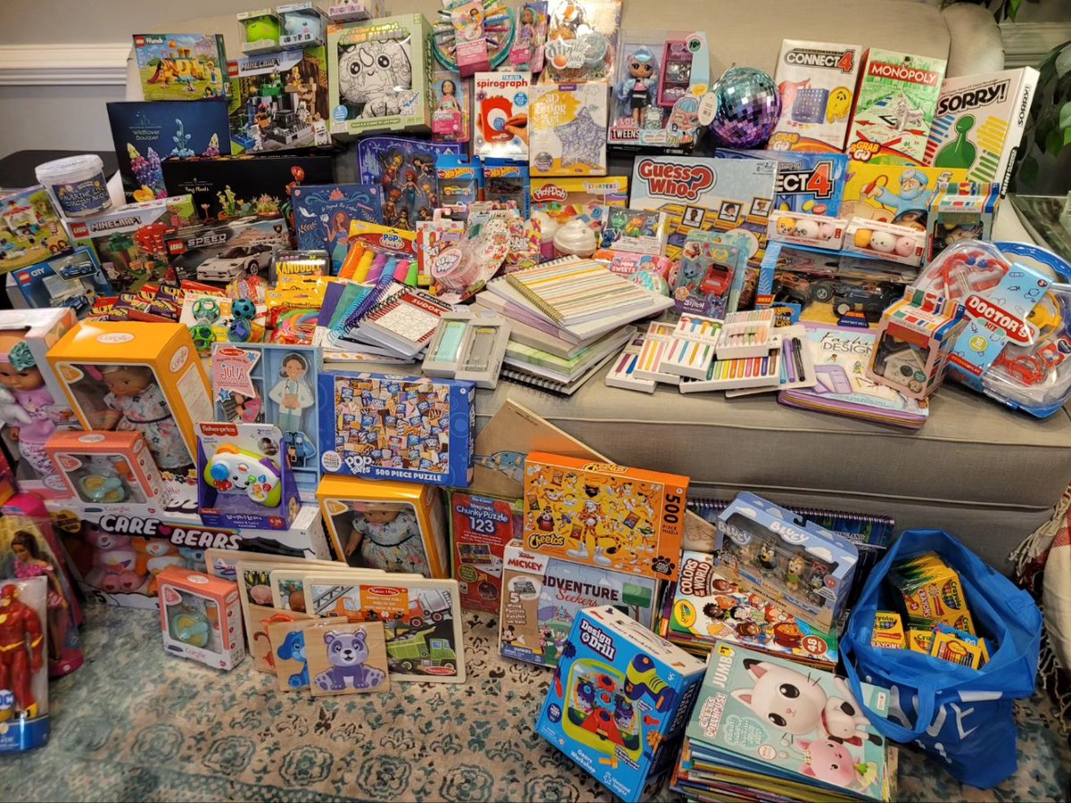 AbbysArmyNC's tweet photo. An Abby's Army donation this morning to @brennerhospital ! Happy to be bringing a carload of toys, art supplies, games, and fun to some deserving kids!💜
#noonefightsalone🎗 
#bethegoodintheworld https://t.co/Htb8ATzKeQ