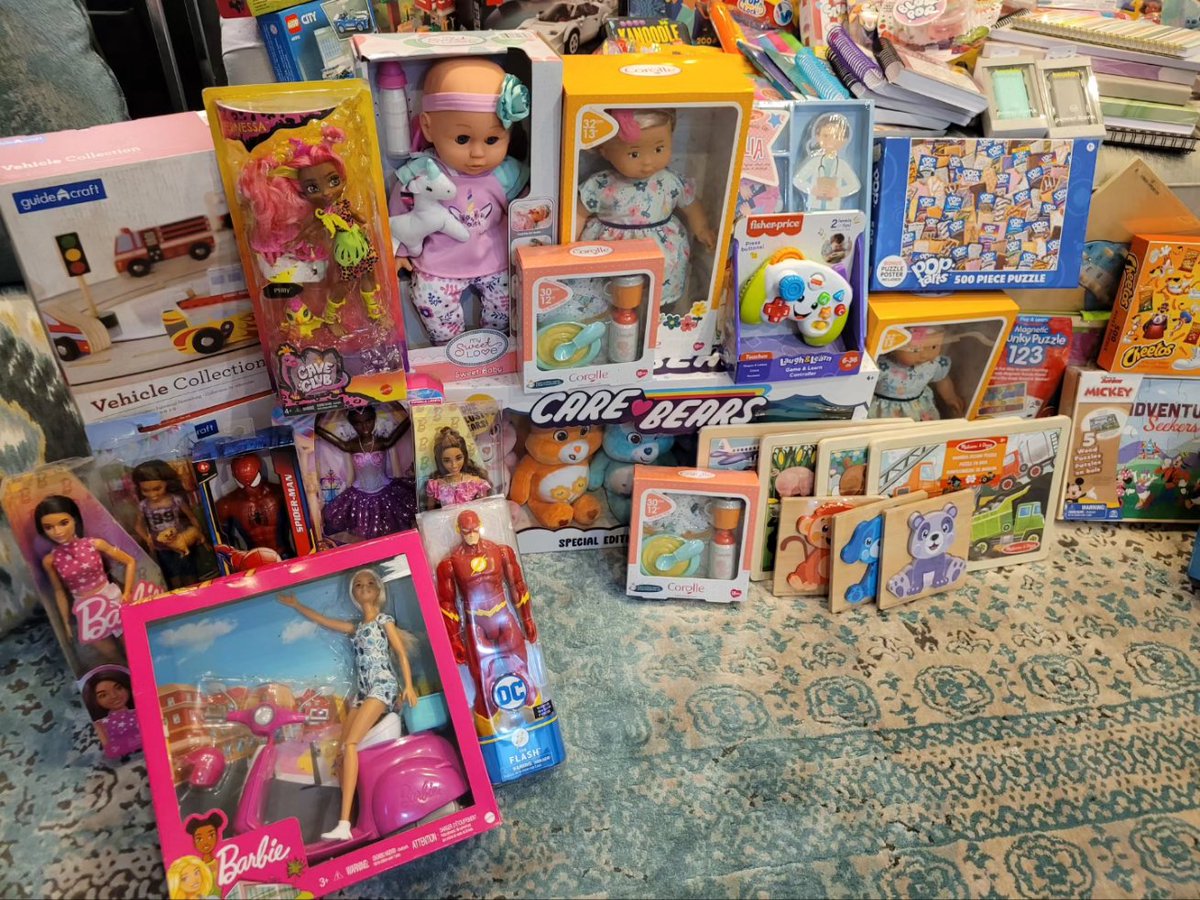 AbbysArmyNC's tweet photo. An Abby's Army donation this morning to @brennerhospital ! Happy to be bringing a carload of toys, art supplies, games, and fun to some deserving kids!💜
#noonefightsalone🎗 
#bethegoodintheworld https://t.co/Htb8ATzKeQ