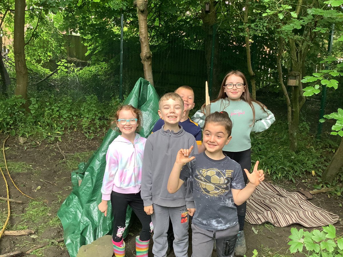 NewMillForest's tweet photo. It was an incredibly busy day with the Little Legends Forest School Holiday Club today: climbing on the slackline; building awesome dens, making carrot whistles &amp; toasting marshmallows on the campfire to make delicious S’mores. Thankyou to everyone for a fun day! #OutsideAllDay https://t.co/FLVOxGxLxE