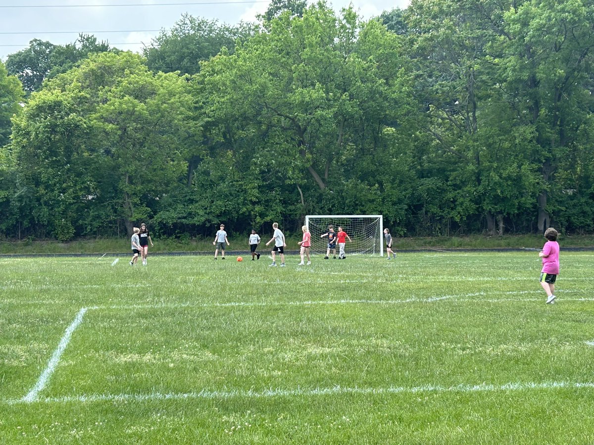 TruittPhysEd's tweet photo. It’s been a busy end to the school year; But it’s great to get outside for some soccer! https://t.co/KfEj3O1dA5