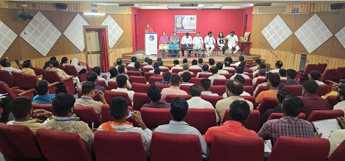 गेली 2 महिने जे अपार कष्ट वंचित बहुजन आघाडीच्या कार्यकर्त्यांनी घेतले. त्या कार्याची उद्या मतमोजणी होणार आहे. 

त्यासाठी आमच्या 120 योध्यांच्या टीमला श्रद्धेय बाळासाहेब आंबेडकर यांच्या मार्गदर्शनाखाली प्रक्षिक्षण दिले.

जय शिवराय...जय भीम...