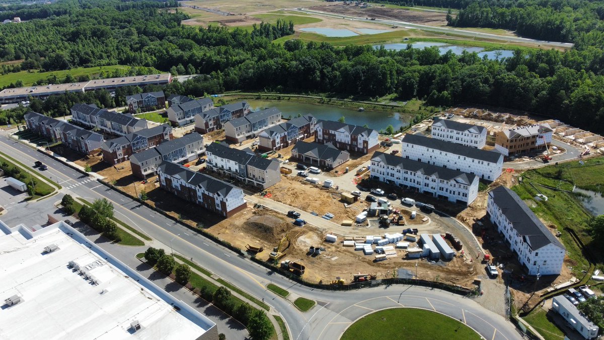 ClarkBuilds's tweet photo. Crews successfully turned over the first 15 townhomes to @FoulgerPratt  this morning at The Retreat at Brandywine Crossing! 🏘️ #ClarkBuildsMD https://t.co/JcgA4F1gJp