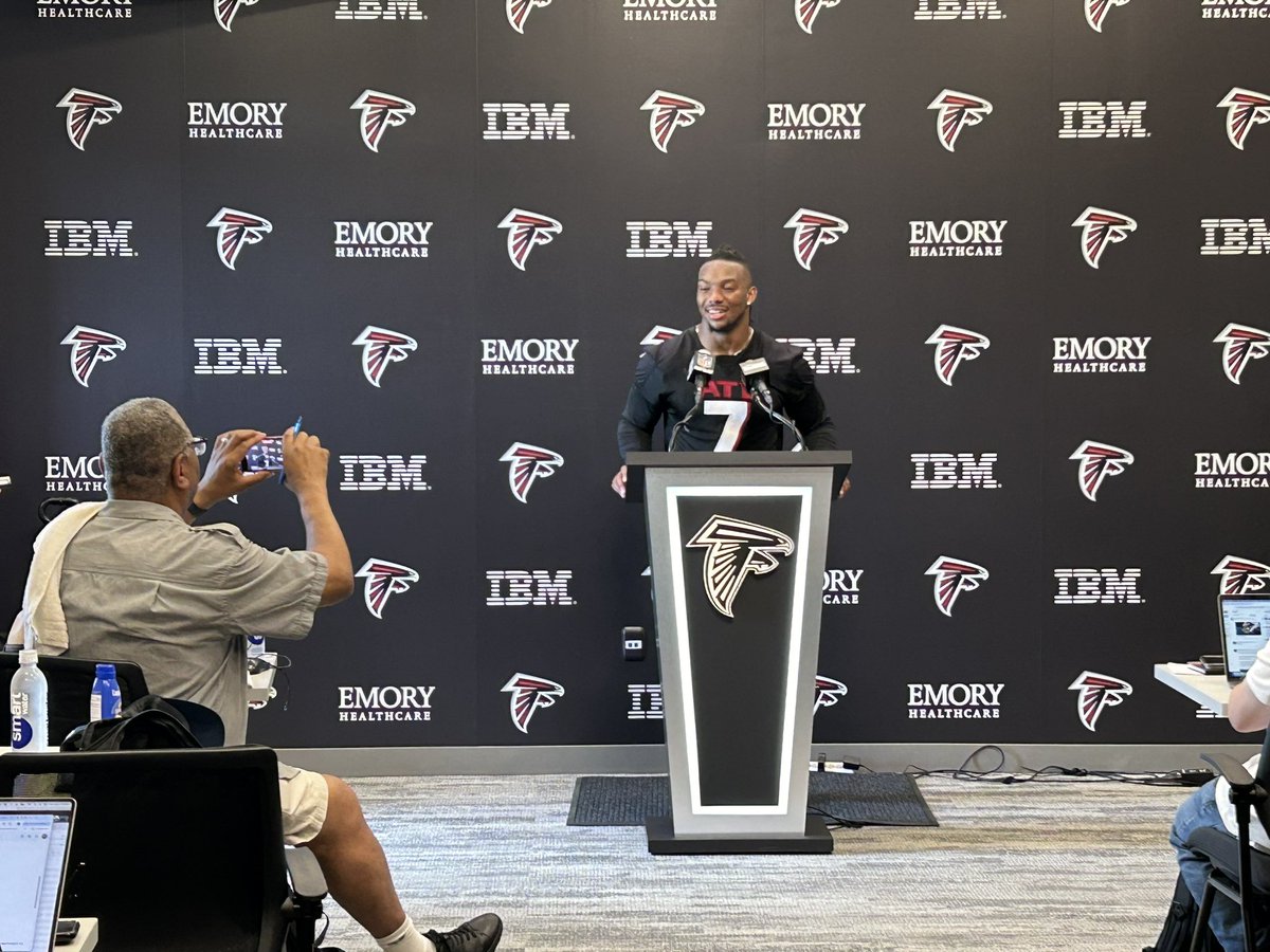 Bijan Robinson says his role in new Falcons offense will be similar to how 49ers use Christian McCaffrey. Said he will be ‘more of a runner’ who does everything else, than a guy who does everything.