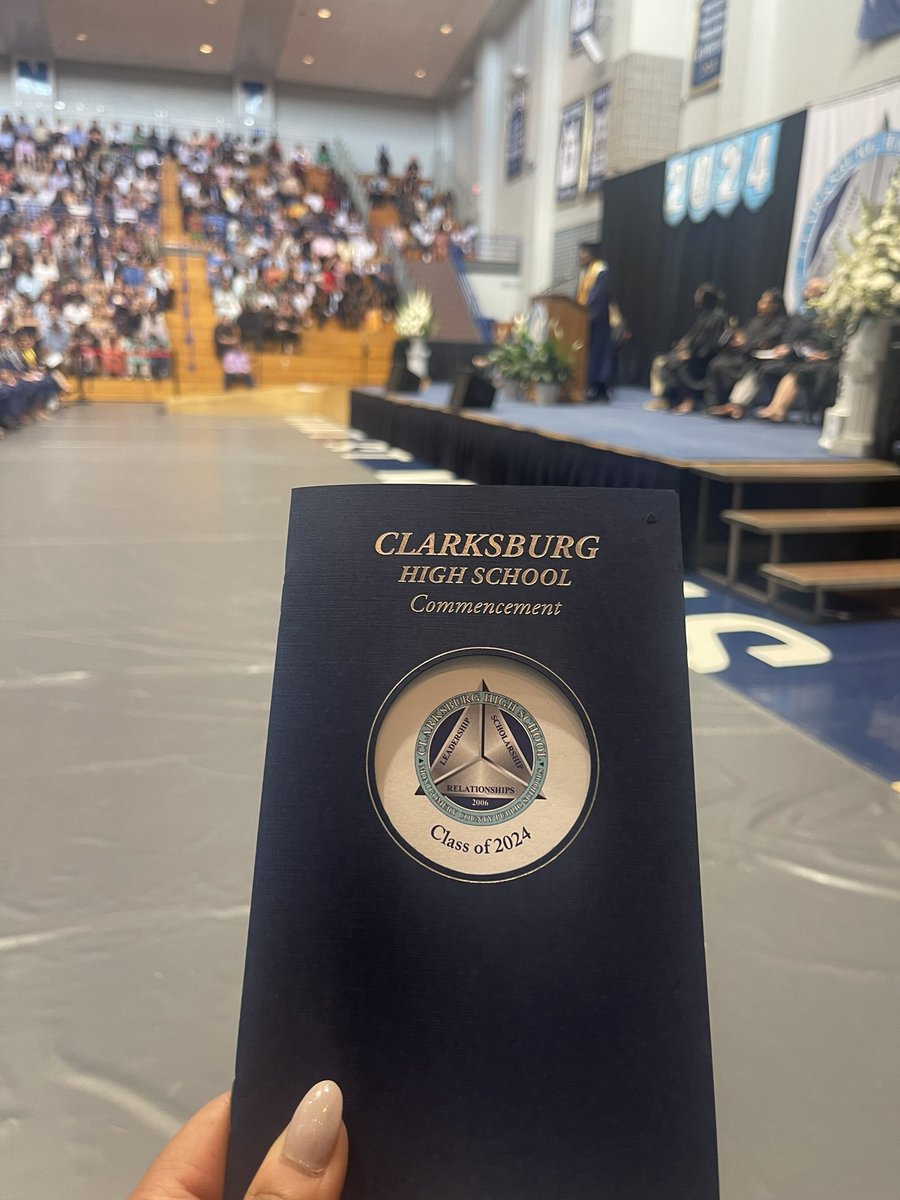 DrMcNeal_HWMS's tweet photo. Beautiful day for Clarksburg High School’s graduation! #CWhat #CBurg #CoyoteBlueIsAttached2U
#ClusterLove #GradSZN https://t.co/tFqcJc7uFH