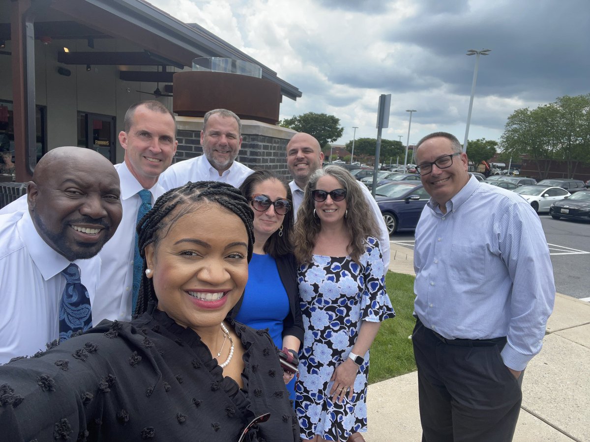 DrMcNeal_HWMS's tweet photo. Beautiful day for Clarksburg High School’s graduation! #CWhat #CBurg #CoyoteBlueIsAttached2U
#ClusterLove #GradSZN https://t.co/tFqcJc7uFH