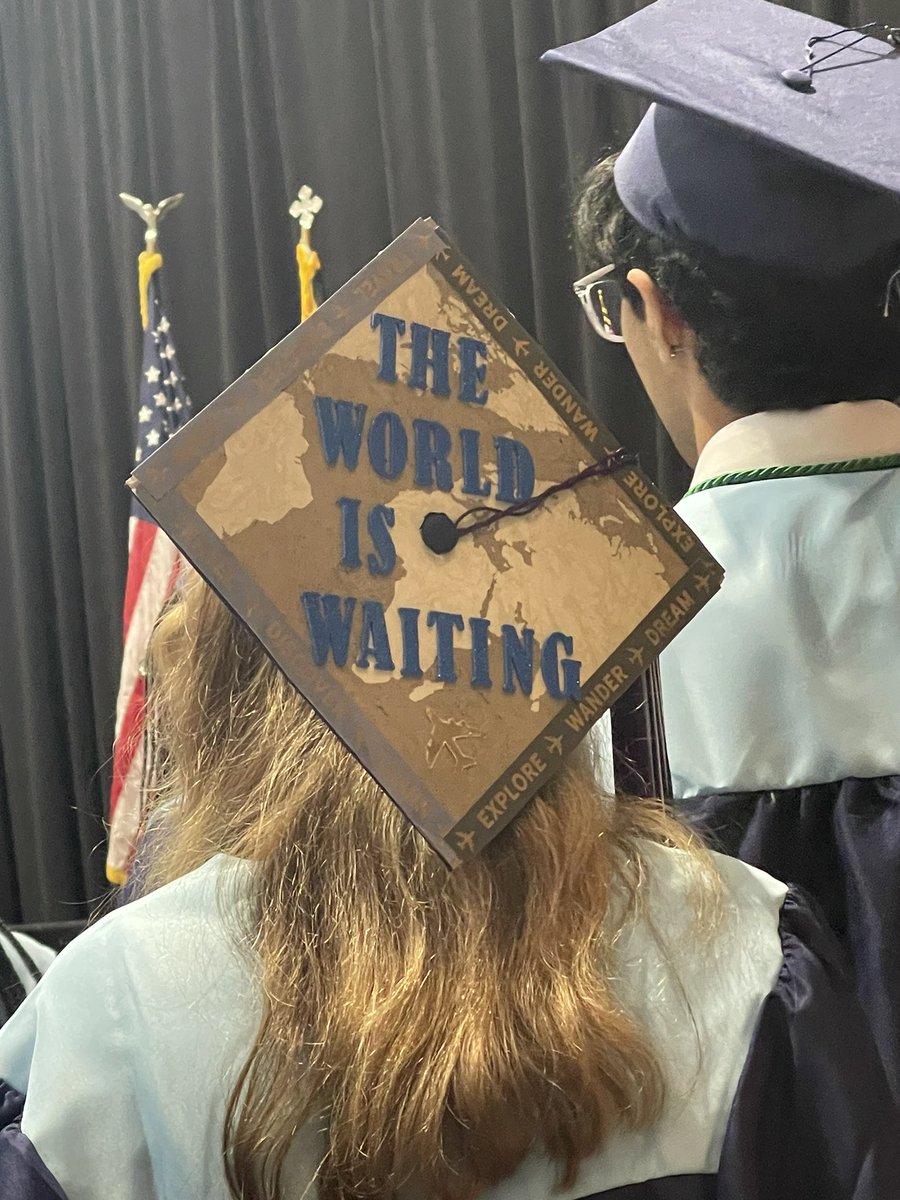 DrMcNeal_HWMS's tweet photo. Beautiful day for Clarksburg High School’s graduation! #CWhat #CBurg #CoyoteBlueIsAttached2U
#ClusterLove #GradSZN https://t.co/tFqcJc7uFH