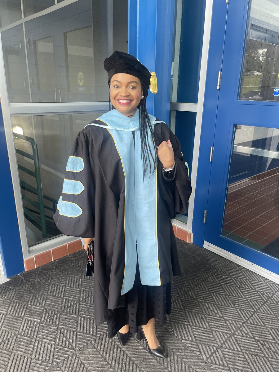 DrMcNeal_HWMS's tweet photo. Beautiful day for Clarksburg High School’s graduation! #CWhat #CBurg #CoyoteBlueIsAttached2U
#ClusterLove #GradSZN https://t.co/tFqcJc7uFH