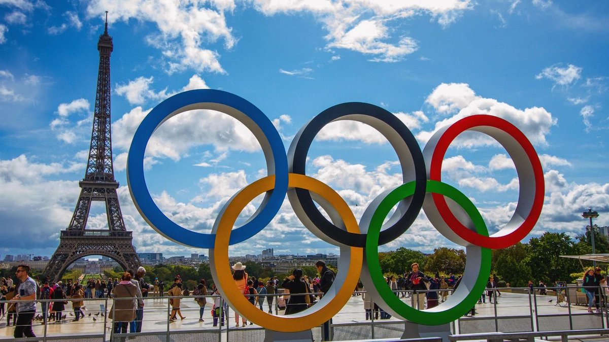 🇫🇷PARIS OLYMPICS 2024: ATHLETES GET COOL SOLUTION FOR RECORD HEAT As the Paris Olympics approach, athletes will face record-high temperatures without air conditioning in their rooms as part of the event's commitment to being the greenest ever. Craig Heller, a Stanford biologist